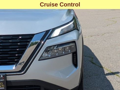 Used 2023 Nissan Rogue SV image 12