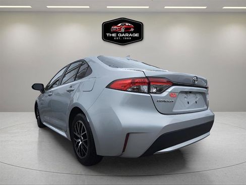 Used 2020 Toyota Corolla LE FWD image 4