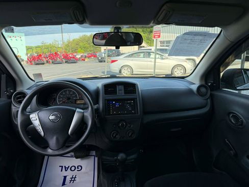 Used 2015 Nissan Versa S FWD image 6