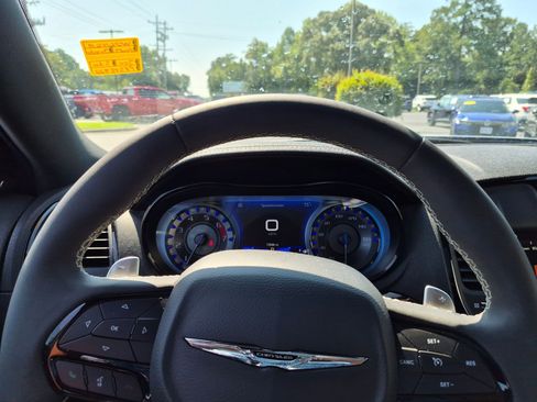 Used 2023 Chrysler 300 S w/ Comfort Group RWD image 13