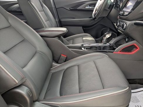 Used 2022 Chevrolet TrailBlazer RS w/ Technology Package image 18