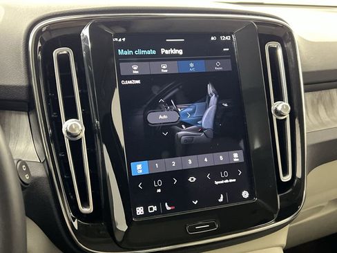 Certified 2024 Volvo XC40 B5 Plus image 17