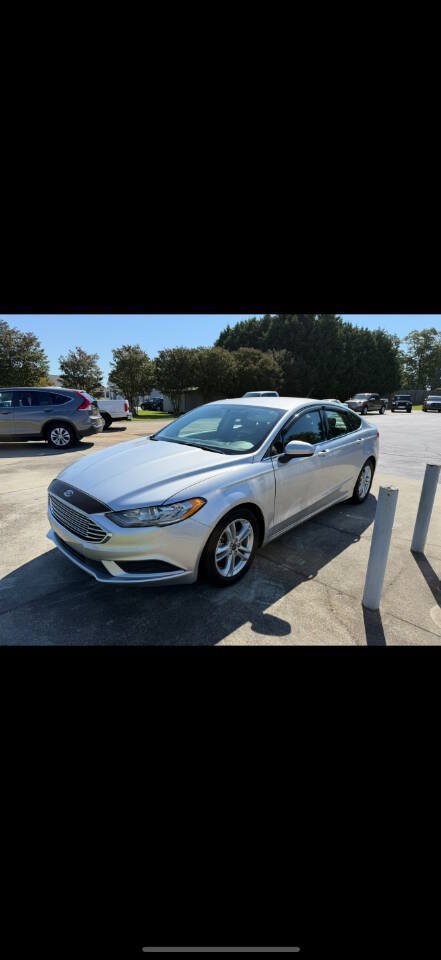 Used 2018 Ford Fusion SE w/ Fusion SE Technology Package FWD image 1