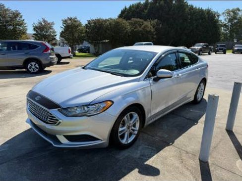 Used 2018 Ford Fusion SE w/ Fusion SE Technology Package FWD image 1