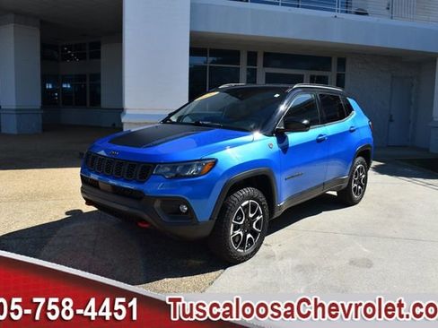 Used 2024 Jeep Compass Trailhawk image 5