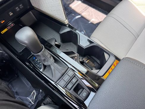 Used 2025 Toyota Camry XLE FWD image 22