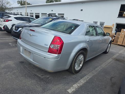 Used 2009 Chrysler 300 LX image 3
