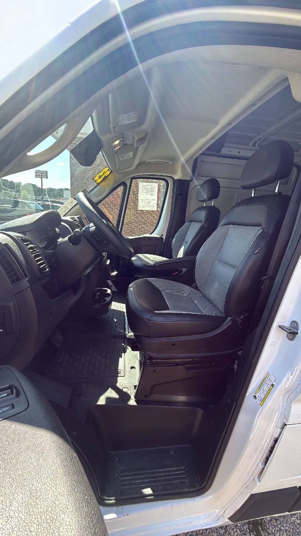 Used 2023 RAM ProMaster 2500 FWD image 16
