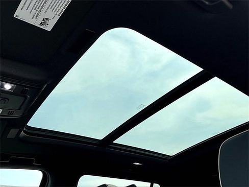 New 2025 Chevrolet Suburban Premier image 15