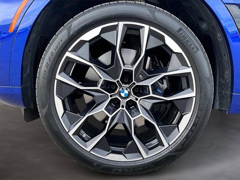 Used 2025 BMW X7 M60i image 8