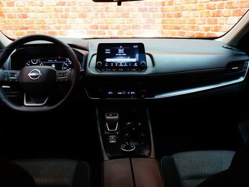 Certified 2025 Nissan Rogue SV AWD/4WD image 10