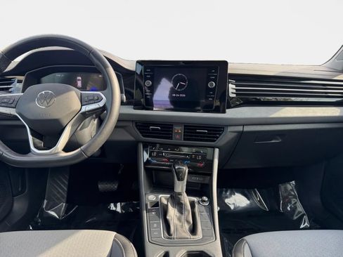 Used 2025 Volkswagen Jetta SE FWD image 14