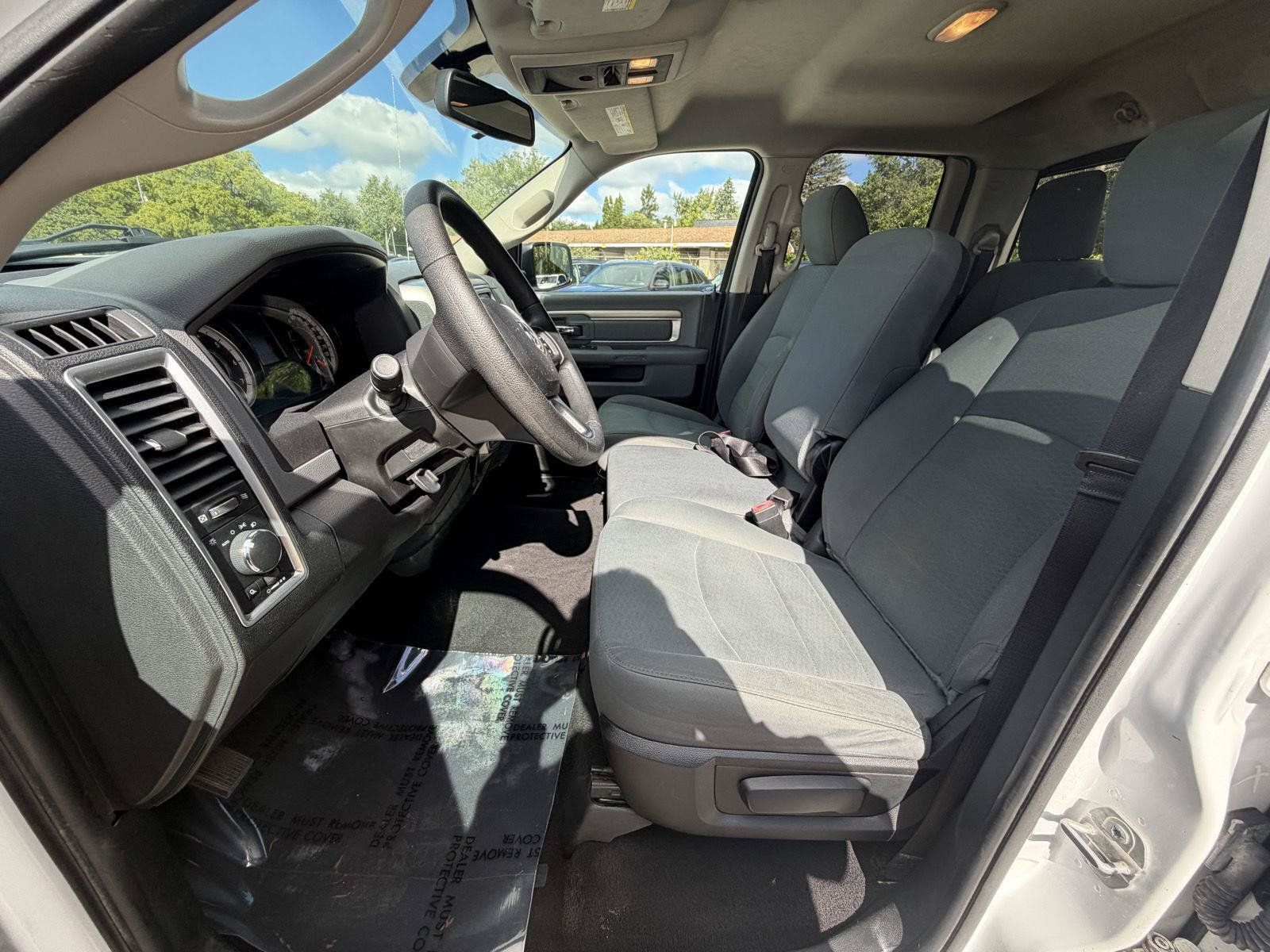 Used 2016 RAM 1500 Classic SLT AWD/4WD image 12