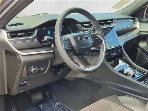 Used 2023 Jeep Grand Cherokee Altitude AWD/4WD image 10