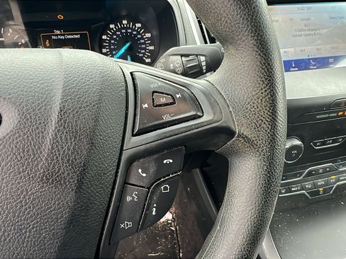 Used 2020 Ford Edge SE image 27