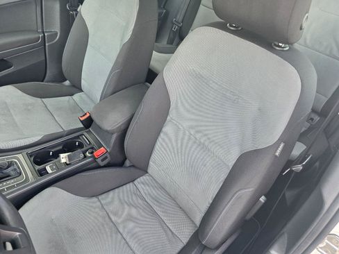 Used 2016 Volkswagen e-Golf SE w/ DC Fast Charging Package FWD image 36