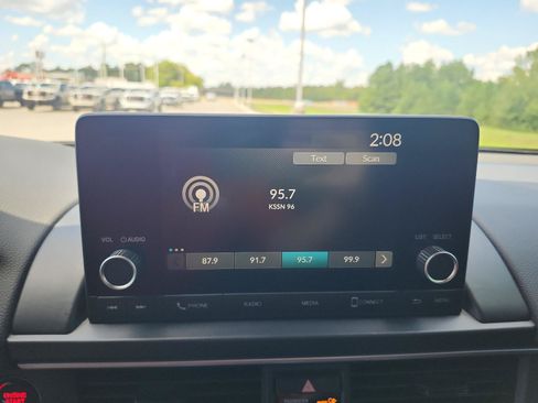 Used 2025 Honda Pilot Sport image 12