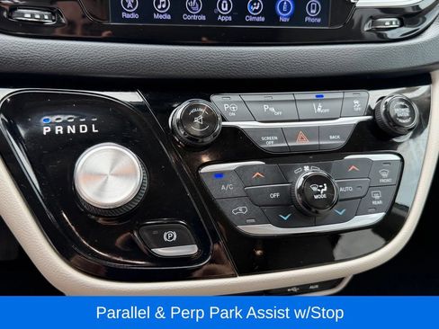 Used 2017 Chrysler Pacifica Touring-L Plus w/ Advanced Safetytec Group FWD image 27