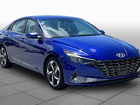 Used 2022 Hyundai Elantra SEL w/ Convenience + Premium Package FWD image 3
