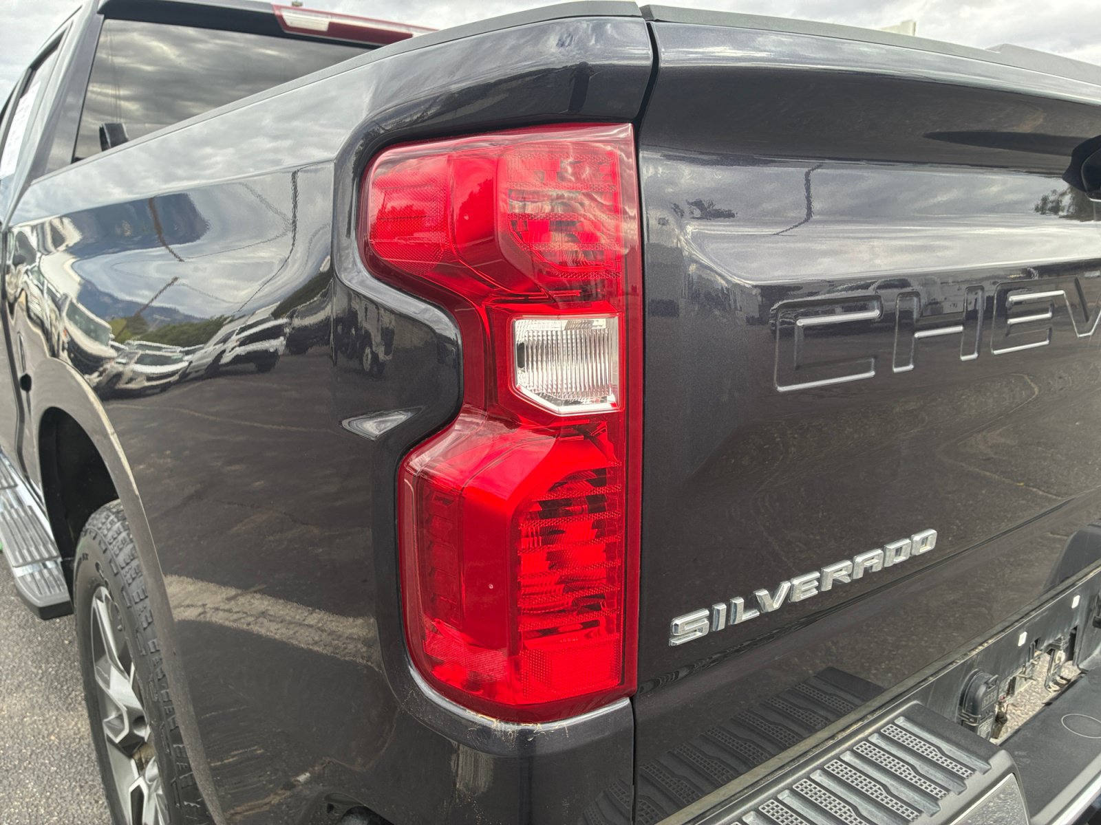 Used 2022 Chevrolet Silverado 1500 LT AWD/4WD image 25