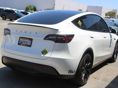 Used 2021 Tesla Model Y Long Range AWD/4WD image 5
