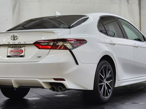 Used 2022 Toyota Camry SE w/ Carpet Mat Package (TMS) image 5