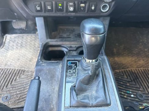 Used 2018 Toyota Tacoma TRD Sport image 21