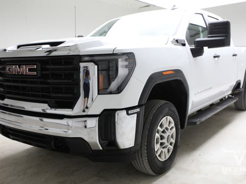 Used 2025 GMC Sierra 2500 Pro AWD/4WD image 1