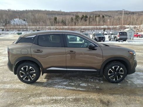 New 2026 Nissan Kicks SV w/ SV Premium Package image 2