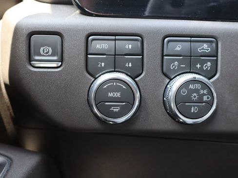 Used 2026 GMC Sierra 1500 SLT w/ SLT Convenience Package AWD/4WD image 14