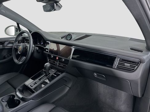 Certified 2026 Porsche Macan image 32