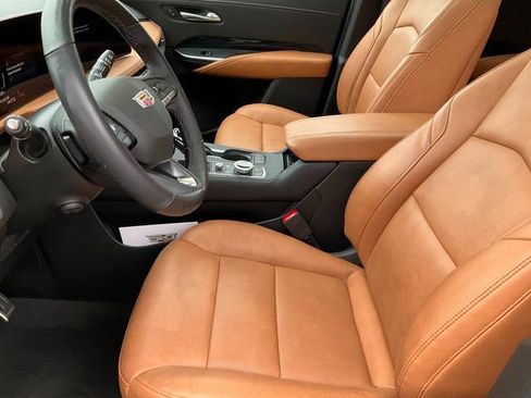 Certified 2025 Cadillac XT4 Sport image 5
