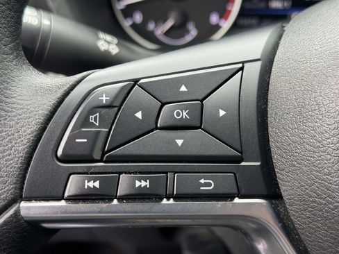 Used 2025 Nissan Sentra SV FWD image 19