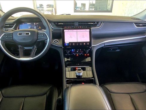 Used 2023 Jeep Grand Cherokee Limited w/ Luxury Tech Group II image 14