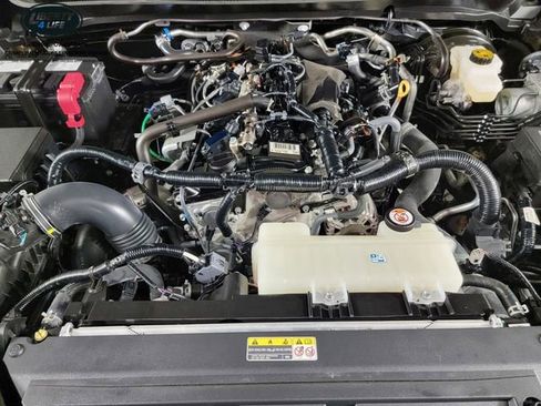 Used 2024 Toyota Tacoma TRD Sport AWD/4WD image 34