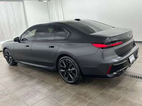 Used 2023 BMW 760i xDrive AWD/4WD image 3