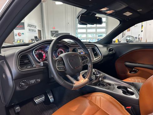 Used 2022 Dodge Challenger SRT Hellcat RWD image 21