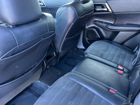 Used 2023 Mitsubishi Outlander SE image 4