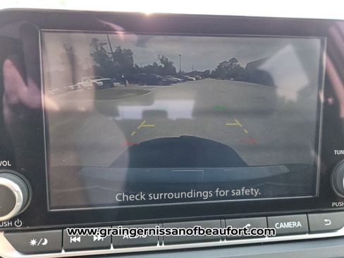 Used 2025 Nissan Rogue SV FWD image 9