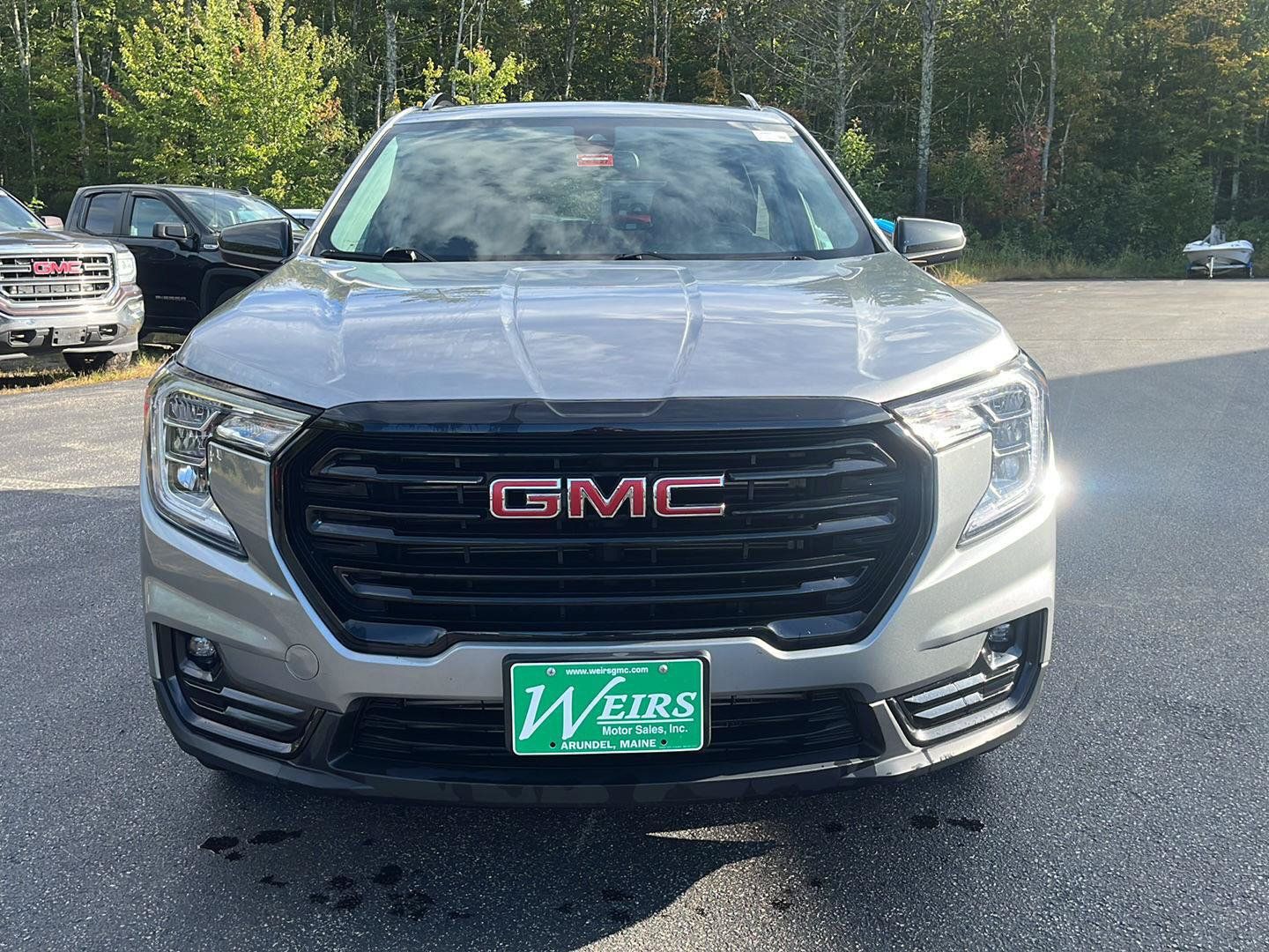 Used 2024 GMC Terrain SLT w/ Elevation Edition AWD/4WD image 8