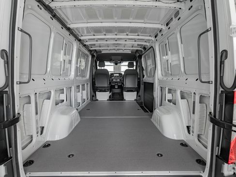 Used 2025 Mercedes-Benz Sprinter 2500 image 33