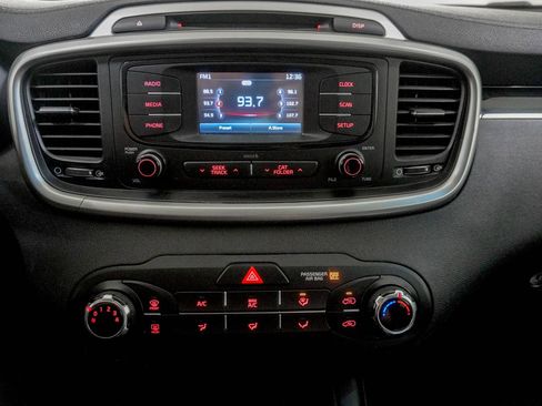 Used 2017 Kia Sorento AWD image 24