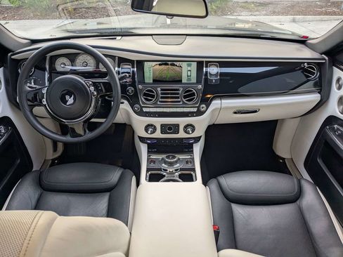 Used 2017 Rolls-Royce Ghost image 18