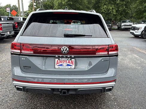 Used 2025 Volkswagen Atlas Peak Edition SE AWD/4WD image 6