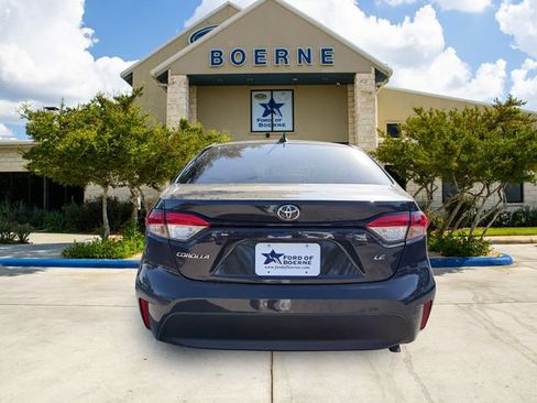 Used 2024 Toyota Corolla LE FWD image 4