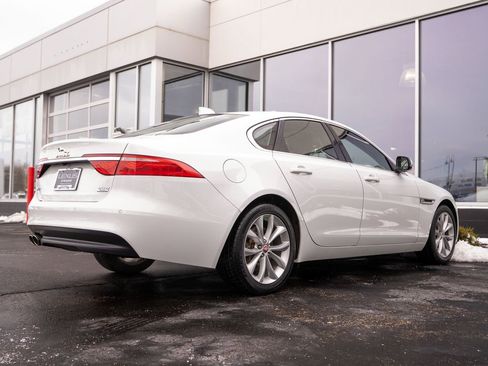Used 2017 Jaguar XF Premium AWD/4WD image 9