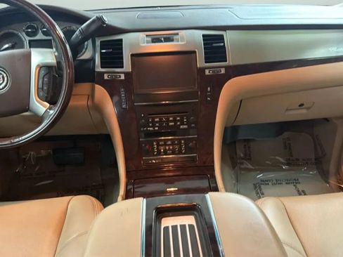 Used 2013 Cadillac Escalade ESV Luxury AWD/4WD image 15