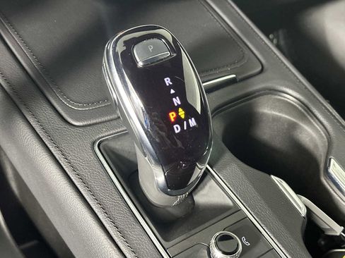 Used 2025 Cadillac XT4 Premium Luxury image 32