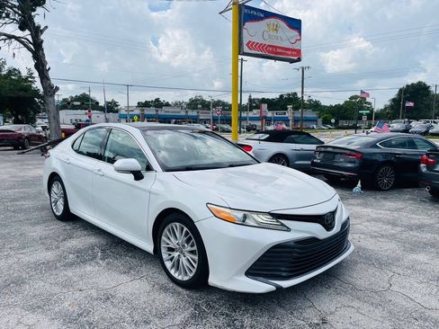 Used 2019 Toyota Camry XLE FWD image 25