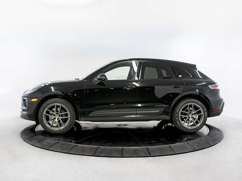 Used 2022 Porsche Macan AWD/4WD image 2